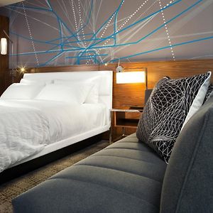 Deluxe  King Room Mobility accessible